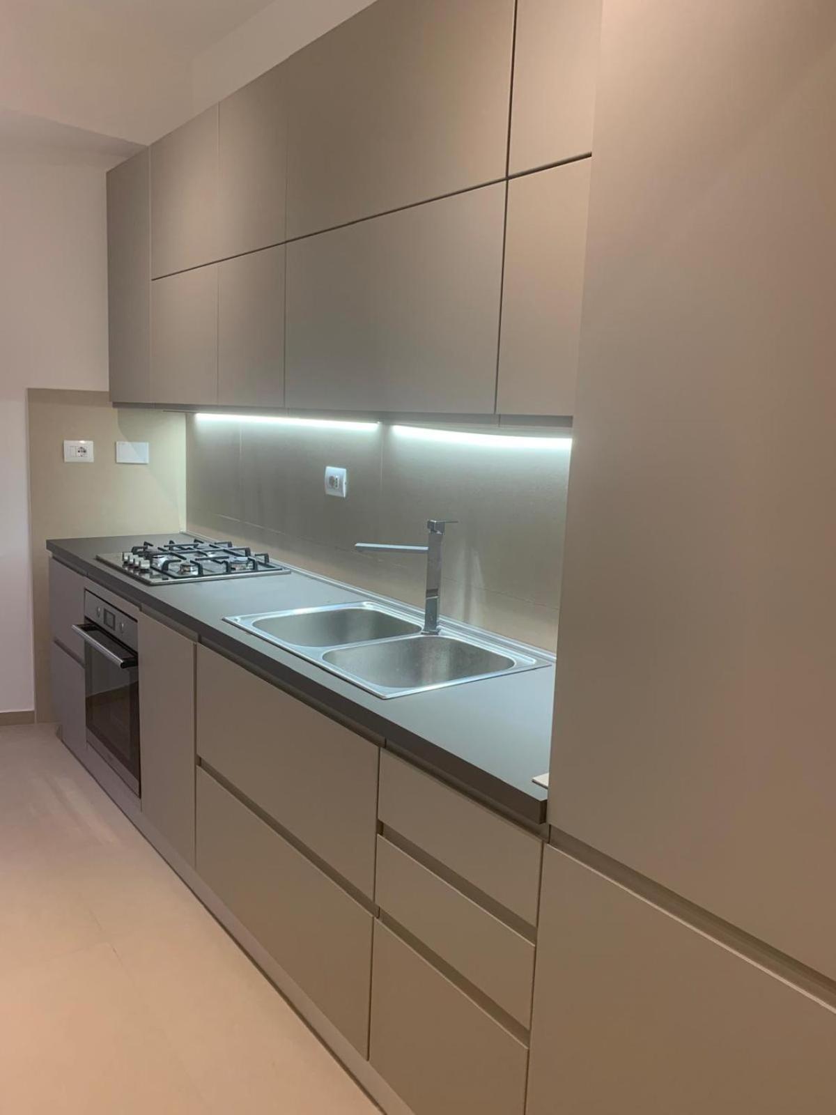 Apartment Slb House Rom